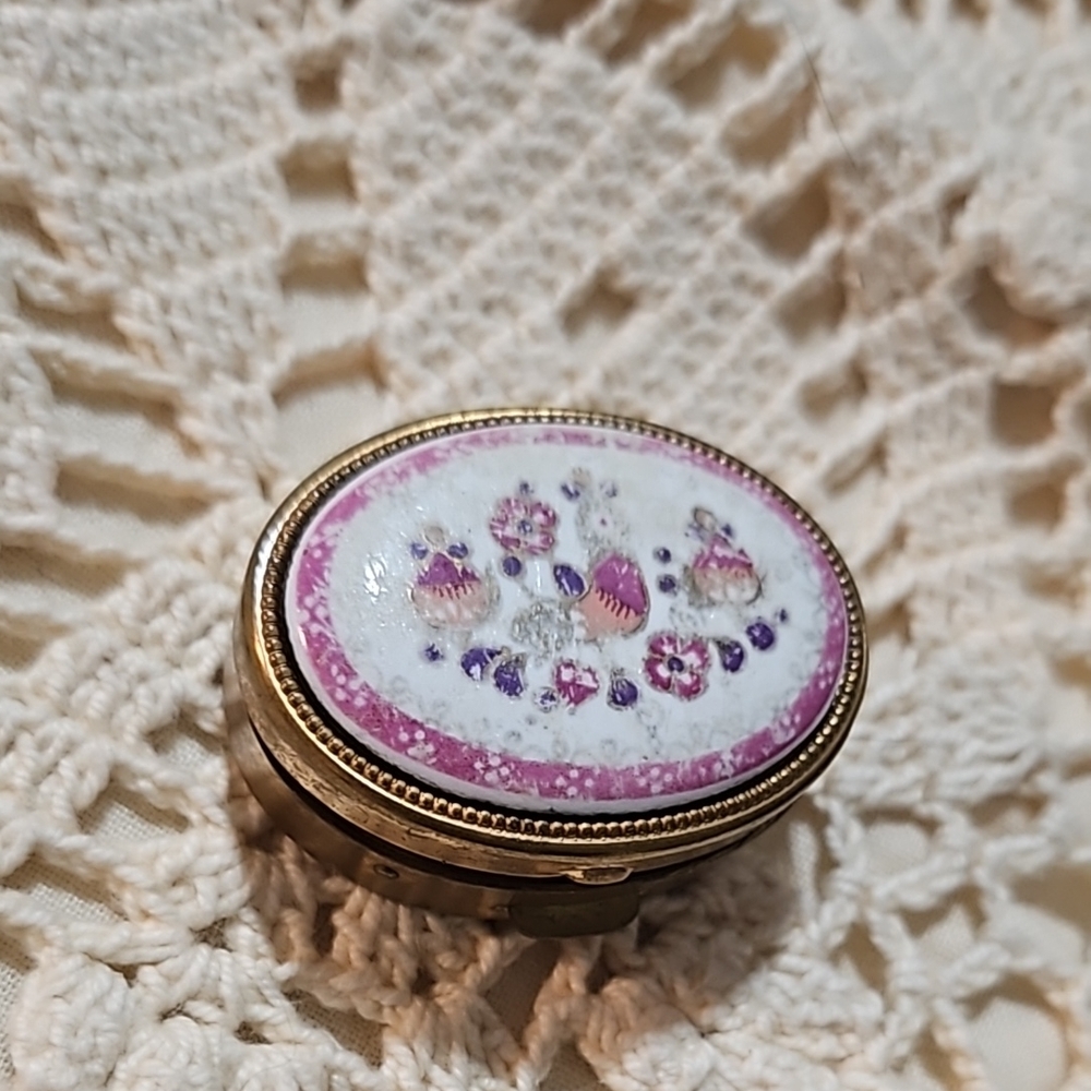 #antique pill box real ceramic top hand painted design #vintage pink white gold